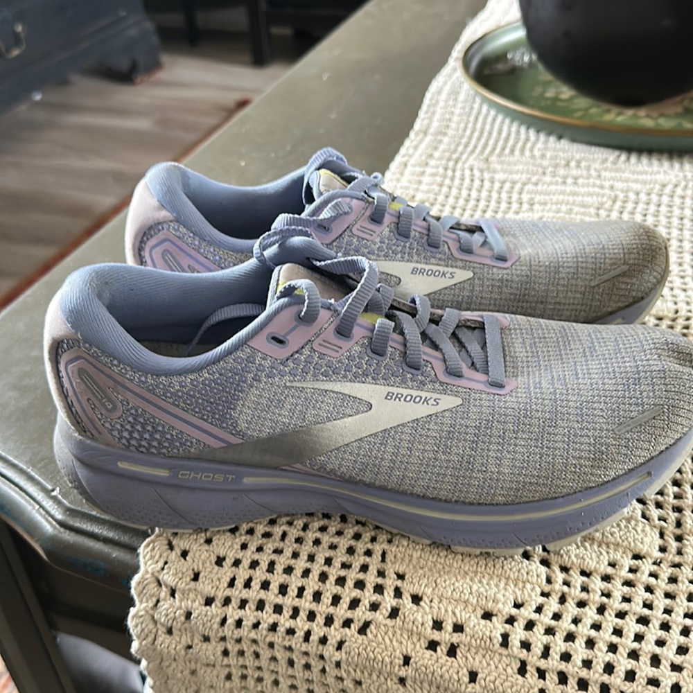 Brooks ghost 14 shoes, women's 9.5